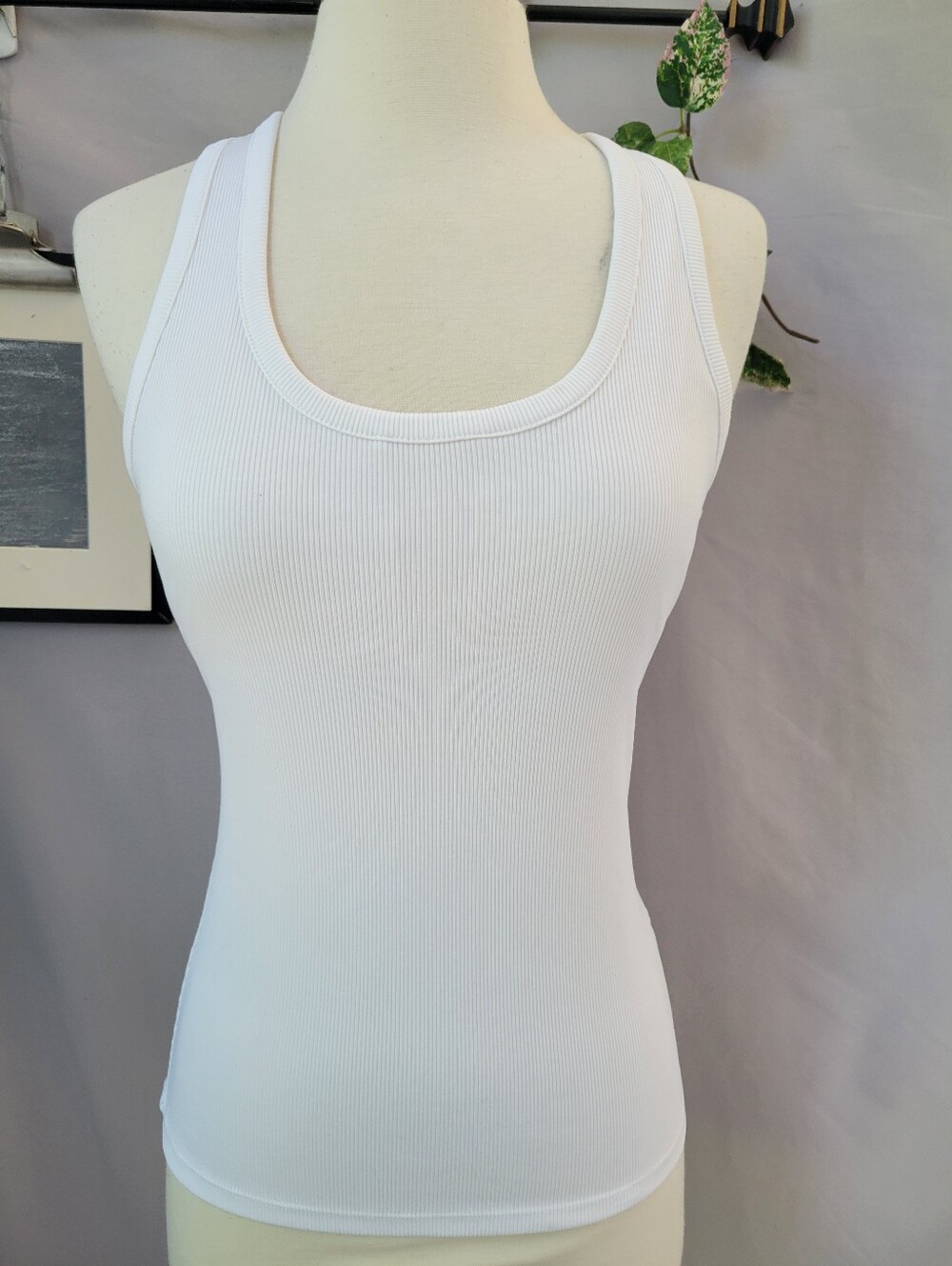Electric Yoga Ribbed Racerback Tank Top in White S - Picture 2 of 12